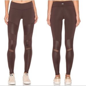 Alo Yoga Moto Leggings in Mink Brown
